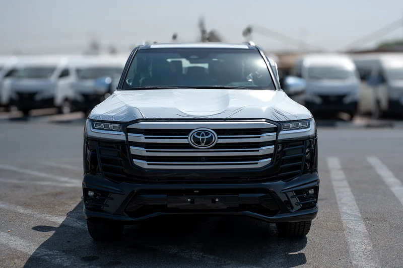 2025 Toyota Land Cruiser 3.3 VXR Diesel GCC front view with LED headlights